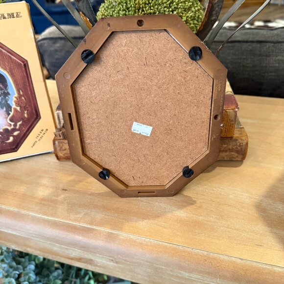 NIB Vintage frame with picture of pretty lady - Picture 10 of 13